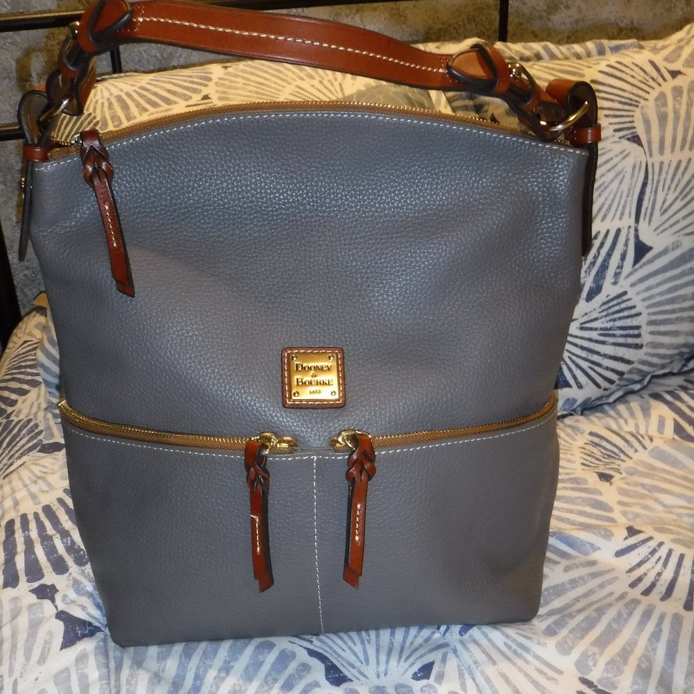 Dooney & Bourke Large Sac Elephant